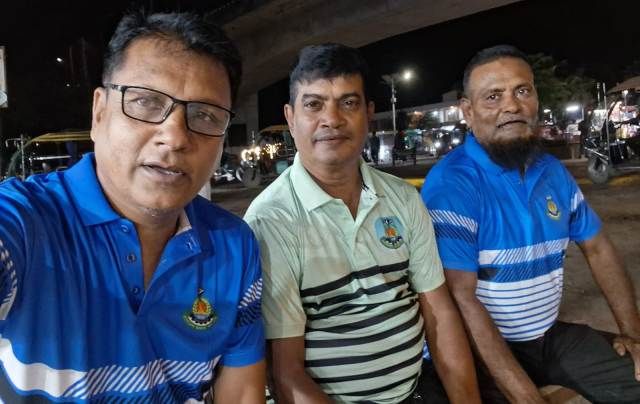 রুপসা ব্রিজে চা চক্রে আড্ডায় খুলনা মফস্বল প্রেসক্লাব নেতৃবৃন্দ