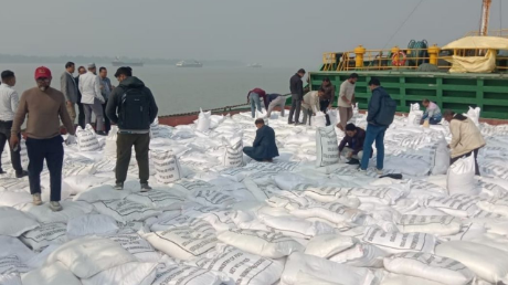 ১৬ হাজার মেট্রিক টন ভারতীয় চাল মোংলায় এলো