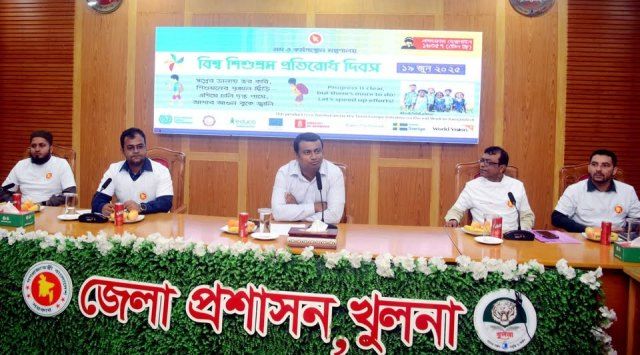 খুলনায় শিশুশ্রম প্রতিরোধ দিবসের আলোচনা সভা জেলা প্রশাসকের সম্মেলন কক্ষে অনুষ্ঠিত