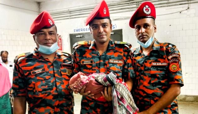 শহীদ ফায়ারফাইটার নুরুল হুদার ঘরে জন্ম নিল পুত্র সন্তান