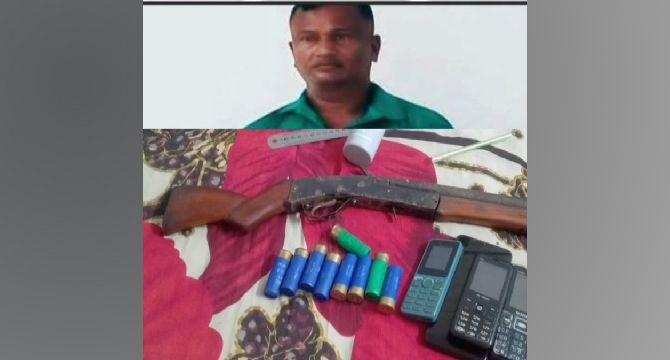 খুলনায় অস্ত্র-গোলাবারুদসহ সাবেক যুবদল নেতা টুকু কে যৌথবাহিনী গ্রেপ্তার করেছে
