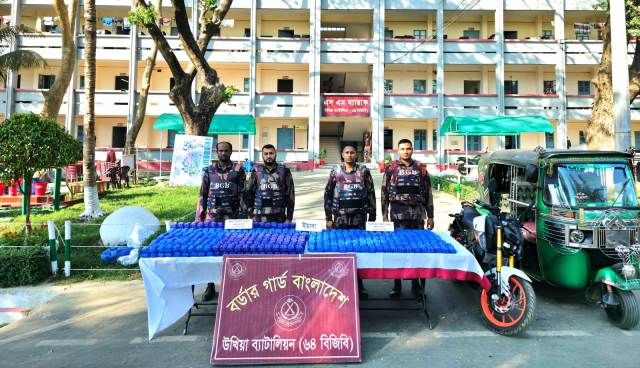 কক্সবাজার সীমান্তে বিজিবির দুঃসাহসিক অভিযান: মাদক কারবারীদের সাথে গুলি বিনিময়; ৯ লক্ষ ৮০ হাজার পিস ইয়াবা উদ্ধার