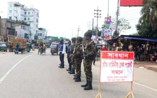 ব্রাহ্মণবাড়িয়ার ঈদ যাত্রার নিরাপত্তা নিশ্চিত করতে মাঠে কাজ করছে সেনাবাহিনী