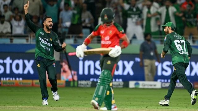 বাংলাদেশকে হারিয়ে ফাইনালে পাকিস্তান