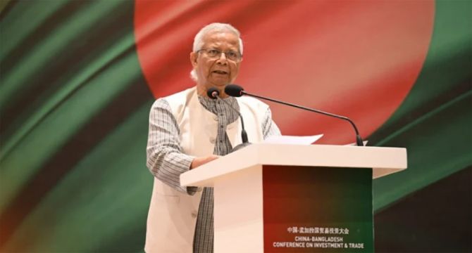 বাংলাদেশকে ম্যানুফ্যাকচারিং হাব বানাতে চীনা বিনিয়োগকারীদের প্রতি প্রধান উপদেষ্টার আহ্বান