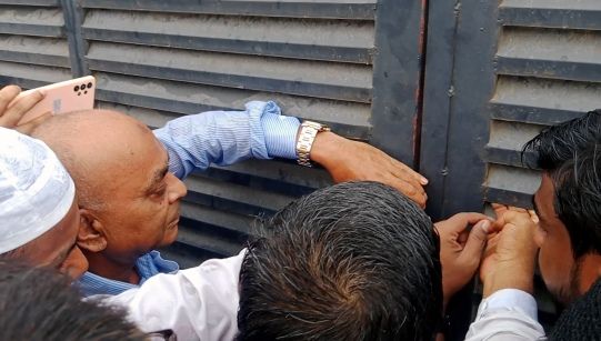 ভোলায় ইন্ট্রাকো গ্যাস কোম্পানীর ডিপোতে তালা