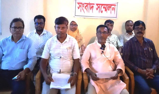 বেইস ক্ষুদ্রঋণ কর্মসূচীর কর্মকর্তা বৃন্দ অনাকাঙ্ক্ষিত মানববন্ধনের বিপরীতে সংবাদ সম্মেলন