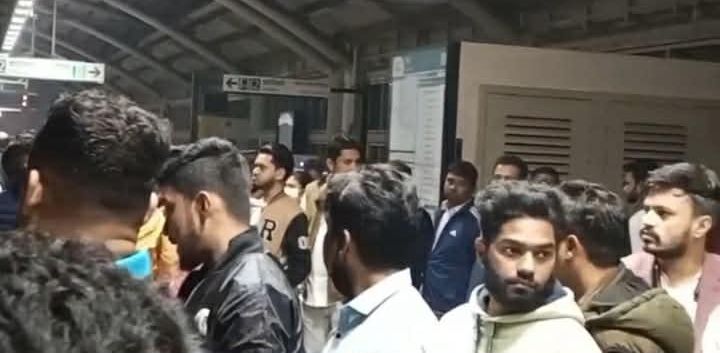 দ্রুতগতির মেট্রোরেলে দিন দিন বাড়ছে যাত্রীসংখ্যা, বাড়ছে ভোগান্তি
