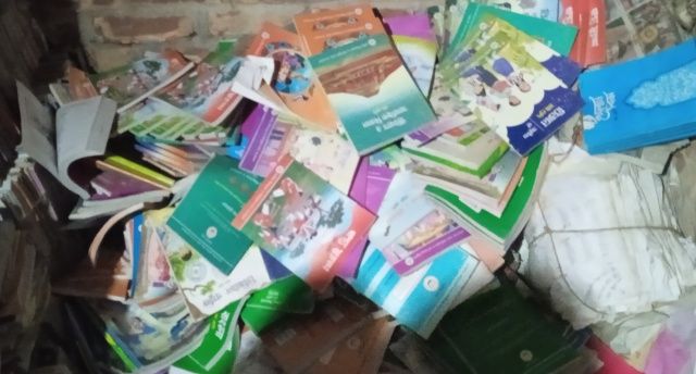 সুন্দরগঞ্জে অতিরিক্ত চাহিদায় বই উত্তোলন করে কালোবাজারে বিক্রি