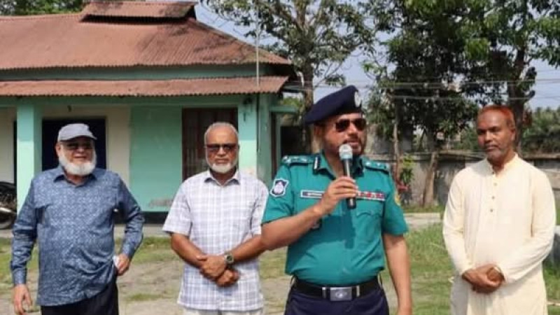 পুলিশ লাইন হাইস্কুলের কৃতি শিক্ষার্থীদের 'আইজিপি শিক্ষাবৃত্তি-২০২৪' প্রদান
