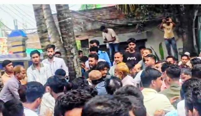 রূপগঞ্জে তুচ্ছ ঘটনায় বিএনপি নেতাকর্মীদের বাড়িতে হামলা-লুটপাট গুলিবিদ্ধসহ আহত ১০
