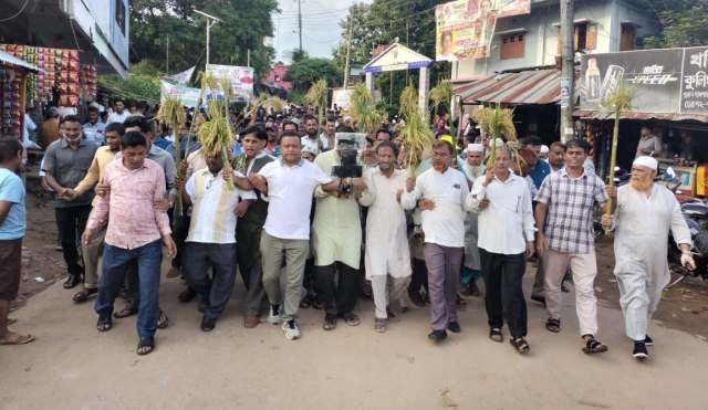 মাটিরাঙ্গায় বিএনপির ৩১ দফা বাস্তবায়নের লিফলেট বিতরণ ও গণসংযোগ করেছে পৌর বিএনপি