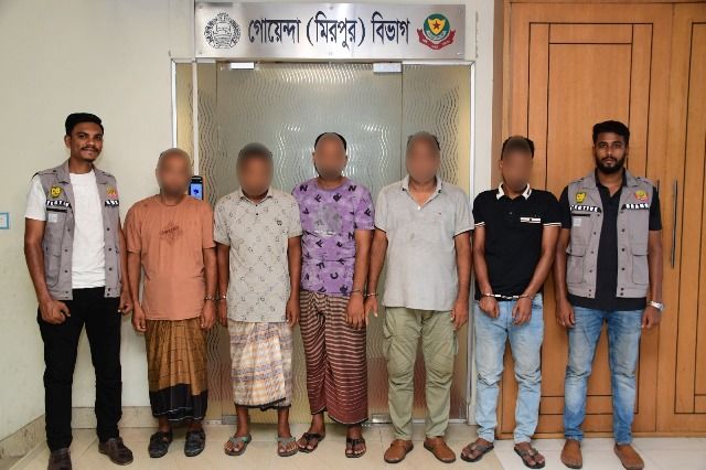 মিরপুরে ব্যবসায়ীর ২১ লক্ষ টাকা ডাকাতি: লুণ্ঠিত অর্থ, বিদেশি অস্ত্র ও গাড়িসহ ছয়জন গ্রেফতার