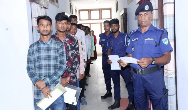 সাতক্ষীরা জেলা হতে ঘুষ ছাড়াই ট্রেইনি রিক্রুট কনস্টেবল (টিআরসি) পদে চাকরি পেল ৩৭ জন
