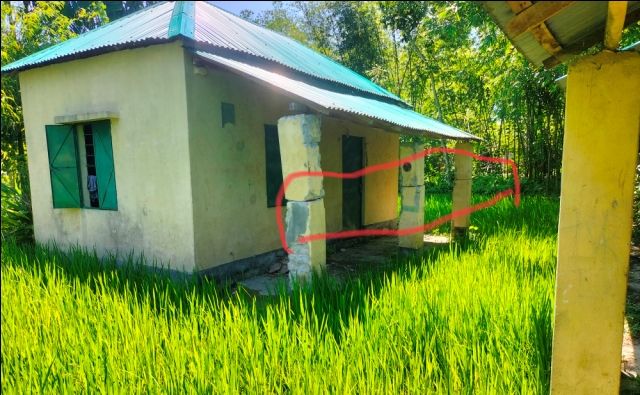 উলিপুরে আশ্রয়ন প্রকল্পের ঘর ভেঙ্গে জায়গা দখলে নেয়ার পায়তারা