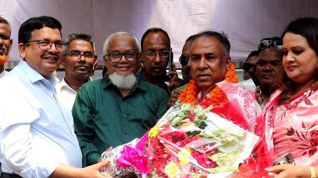 পাবনায় বিএমডিএ’র চেয়ারম্যান হাসান জাফির তুহিনকে সংবর্ধনা
