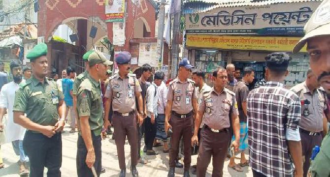 সড়কে শৃঙ্খলা ফেরাতে কোতোয়ালি ট্রাফিক জোনে অভিযান