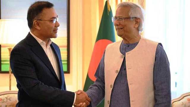 প্রধান উপদেষ্টার জন্মদিনে ফুল দিয়ে শুভেচ্ছা জানালেন তারেক রহমান