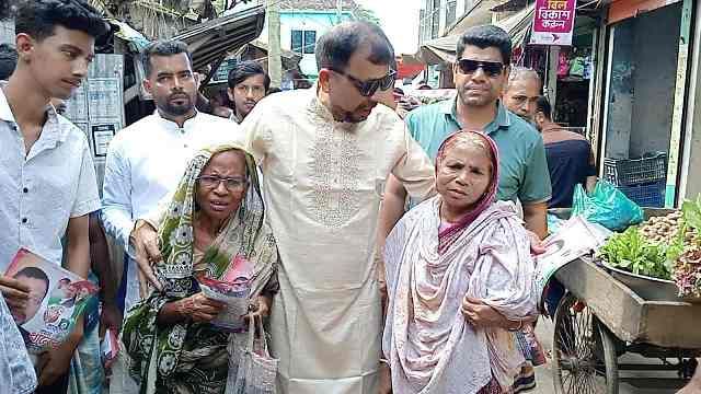 সিরাজদিখানে রাষ্ট্র কাঠামো মেরামতের ৩১ দফা বাস্তবায়নে লিফলেট বিতরণ