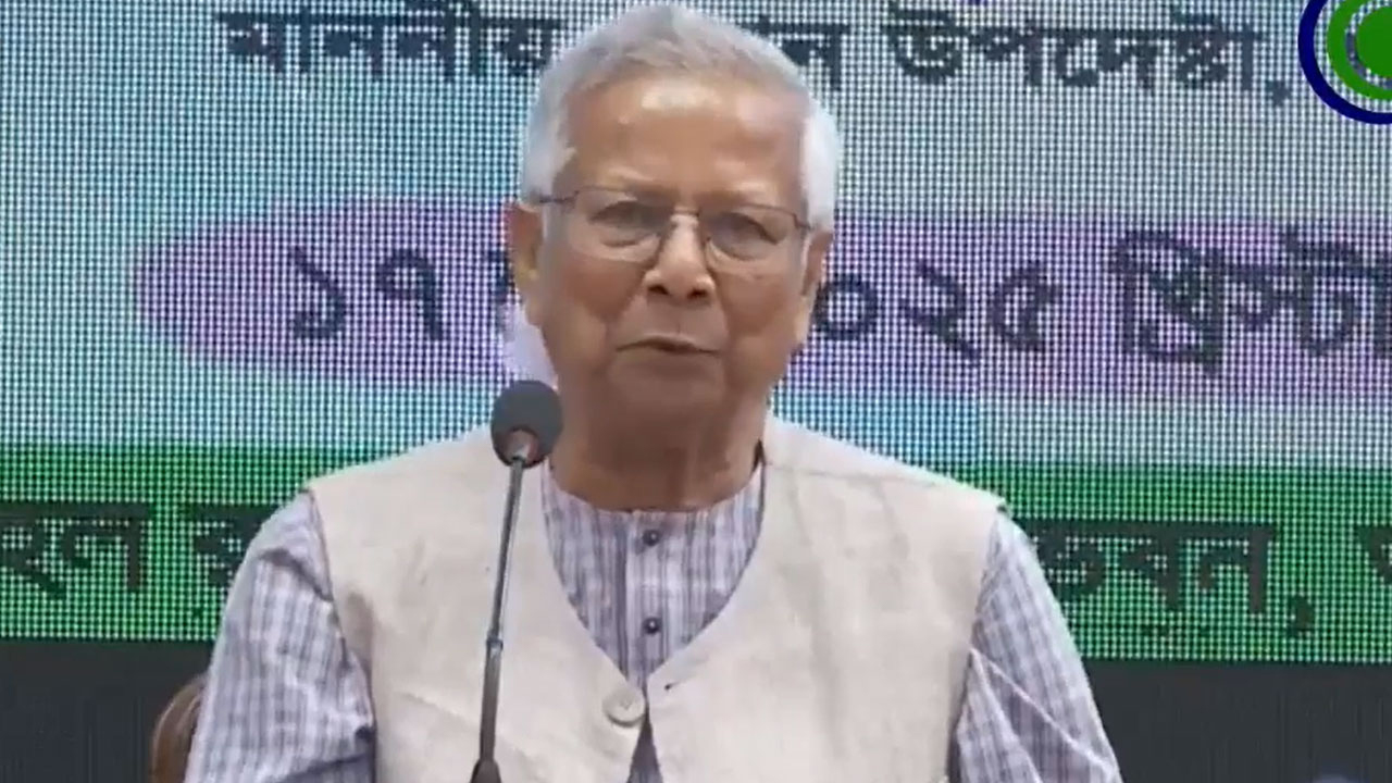 আলাদা আইন হবে মাইক্রো ক্রেডিট ব্যাংকের জন্য: প্রধান উপদেষ্টা
