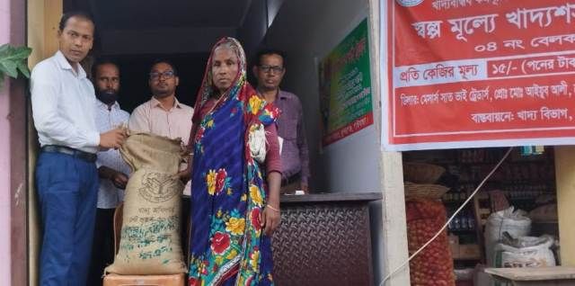 সুন্দরগঞ্জে হতদরিদ্র ২৬ হাজার কার্ডধারীর মাঝে স্বল্পমূল্যে চাল বিতরণ শুরু