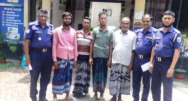 নন্দীগ্রামে কার্যক্রম নিষিদ্ধ হওয়া আওয়ামী লীগের চার নেতা গ্রেফতার