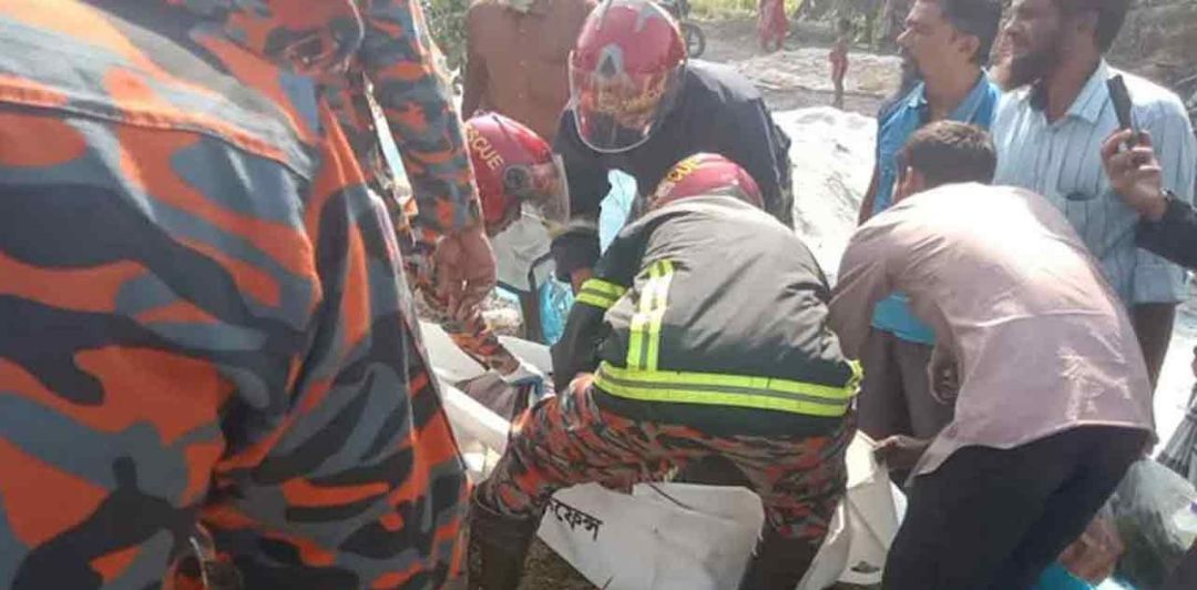 ফরিদপুরে বাসচাপায় নারী-শিশুসহ নিহত ৪