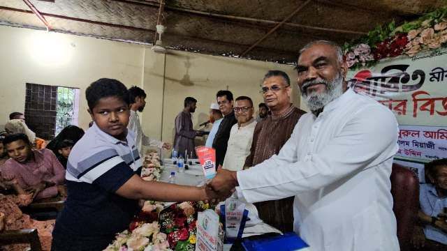 মিরসরাইয়ে আলোকিত মিরসরাই মেধাবৃত্তির পুরস্কার বিতরণ