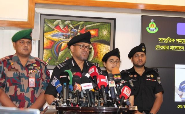চাকুরি দেওয়ার প্রলোভন দেখিয়ে অবৈধভাবে অর্থ আত্মসাৎকারী প্রতারক তারেক সরকারসহ ২ জন গ্রেফতার