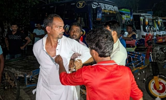 পাবনায় প্রতারণার অভিযোগে বিএনপি নেতাকে গণপিটুনি