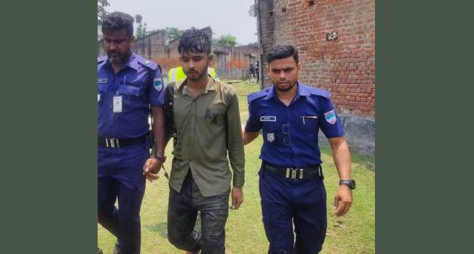 খুলনায় নবীজিকে নিয়ে কটূক্তির অভিযোগ: যুবক গ্রেপ্তার