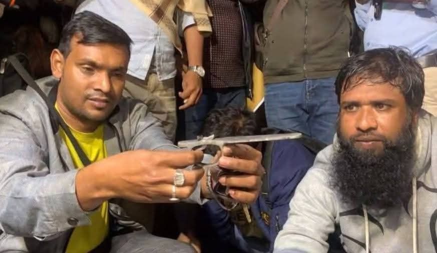 খুলনা নগরীতে অস্ত্র উদ্ধার অভিযানের নামে ধোঁয়াশা- উদ্ধারকৃত সরঞ্জামাদি ছিলো