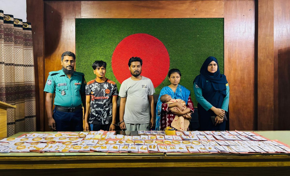 বিপুল পরিমাণ স্বর্ণালংকার, নগদ অর্থসহ অনলাইন প্রতারক চক্রের তিন  সদস্য গ্রেফতার