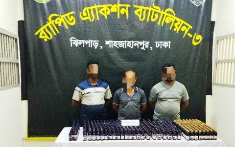 ৪৮০ বোতল কোডিন ফসফেট সহ চক্রের ৩ জন সদস্য’গ্রেফতার করেছে র‍্যাব-৩