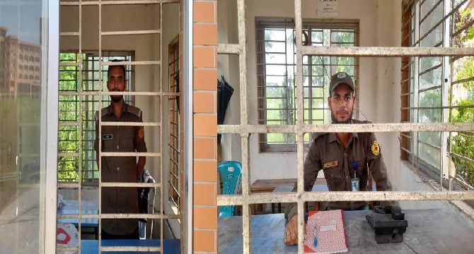 পরিবার ছাড়া ঈদ উদ্‌যাপন ববি ক্যাম্পাসের ৩২নিরাপত্তা বাহিনীর