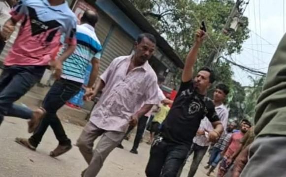 রূপগঞ্জে রফিক বাহিনীর অস্ত্রধারীরা ধরা ছোঁয়ার বাইরে, আতঙ্ক কাটেনি এখনো