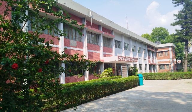 নিটারে ইইই বিভাগের পরীক্ষায় বড় বাঁধা সময়সূচির জটিলতা
