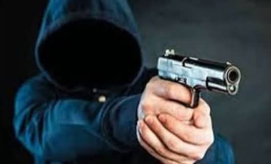খুলনা নগরীতে দুর্বৃ‌ত্তের গু‌লি‌তে এক চরমপন্থী নেতা গুরুতর আহত হয়েছে