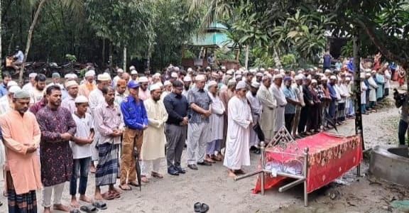 মাইলস্টোন ট্রাজেডি : ভোলায় পারিবারিক কবরস্থানে চিরনিদ্রায় শায়িত মাসুমা