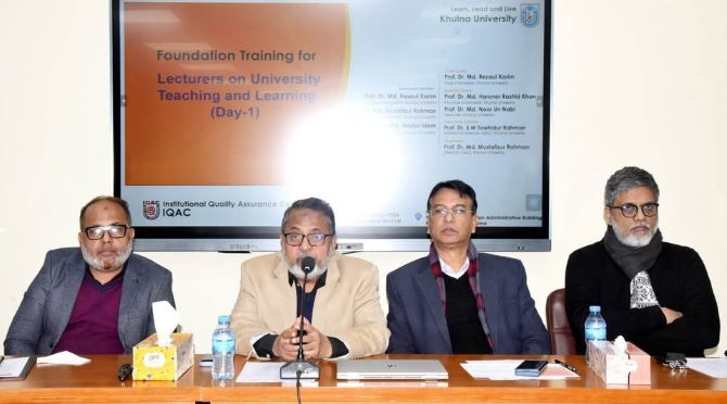 খুলনা বিশ্ববিদ্যালয়ের প্রভাষক পদে নবীন শিক্ষকদের ৫ দিনব্যাপী প্রশিক্ষণ উদ্বোধন করেন