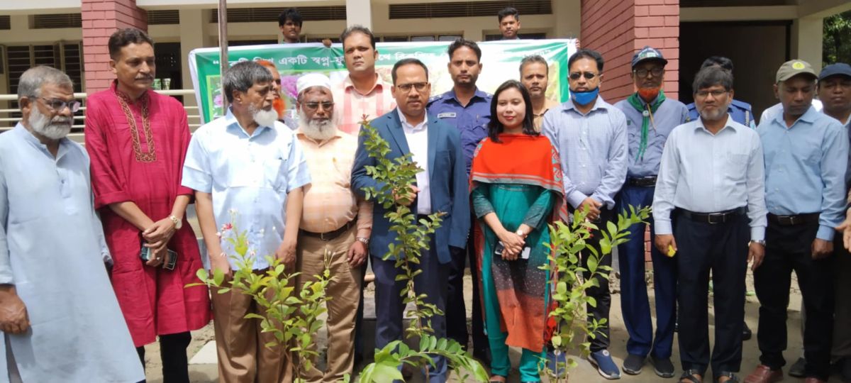 মধুপুরে জেলা প্রশাসকের উদ্দ্যোগে বৃক্ষরোপণ কর্মসূচি উদযাপিত