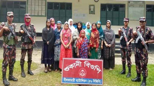 দালালের মাধ্যমে ভারতে প্রবেশের চেষ্টা, তেঁতুলিয়া সীমান্তে ১১ নারী আটক