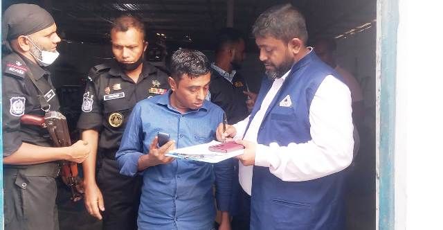 র‌্যাব-১ এর অভিযানে ৩ প্রতিষ্ঠানকে ৭ লাখ টাকা জরিমানা