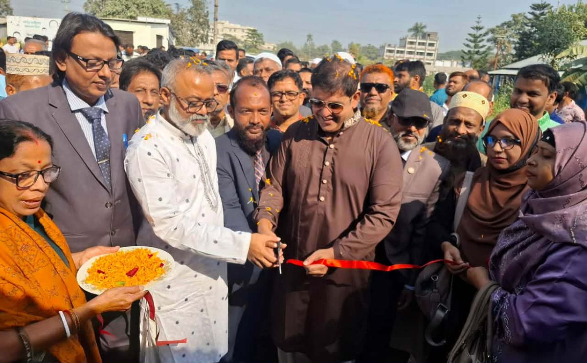 রূপগঞ্জের বেদখল মাধ্যমিক শিক্ষক সমিতির কার্যালয় খুলে দিলেন বিএনপির মনোনিত প্রার্থী