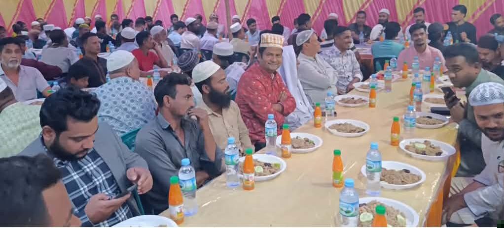 নবীনগর আলীয়াবাদে স্থানীয় এনজিও হোপের ইফতার পার্টি অনুষ্ঠিত