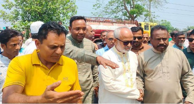 খুলনা নগরীতে রাস্তা ও ড্রেনেজের চলমান কাজ পরিদর্শন করেন কেসিসি'র প্রশাসক: নজরুল ইসলাম মঞ্জু