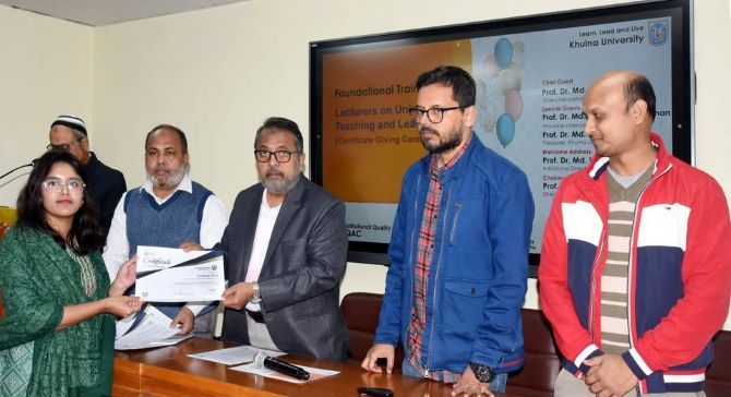 খুলনা বিশ্ববিদ্যালয়ের প্রভাষক পদে নবীন শিক্ষকদের ৫ দিনব্যাপী প্রশিক্ষণ কর্মসূচির সমাপনী