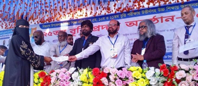 শৈশবে শিশুদের শিক্ষার ব্যাপারে পিতা-মাতাকেই অধিক গুরুত্ব দিতে হবে:  শাবিপ্রবি ভিসি সরওয়ার