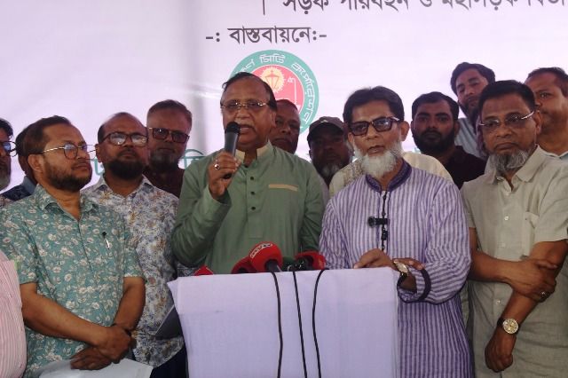 পথচারী ও যান চলাচল নির্বিঘ্ন রেখেই হকার পুনর্বাসন করা হচ্ছে: ডিএসসিসি প্রশাসক*