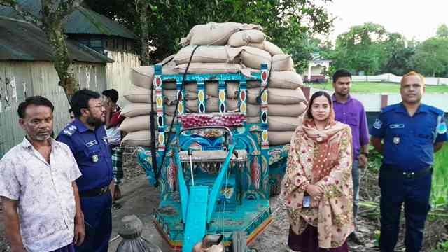 জামালপুরে টিসিবির ১৬০ বস্তা চাল উদ্ধার